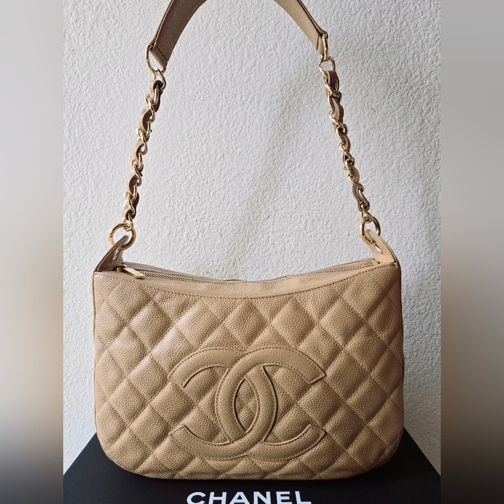 Chanel Timeless Quilted CC Caviar leather shoulder bag - Picture 2 of 16